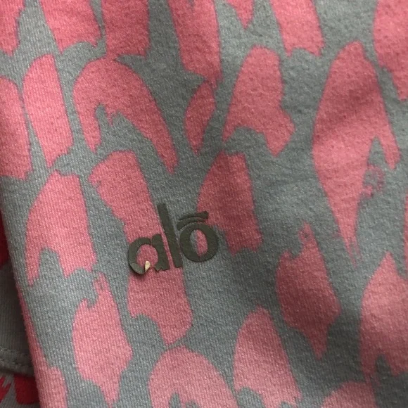 Alo yoga Capri Leggings Airbrush Pink Gray Ombre Animal Print - Picture 6 of 7